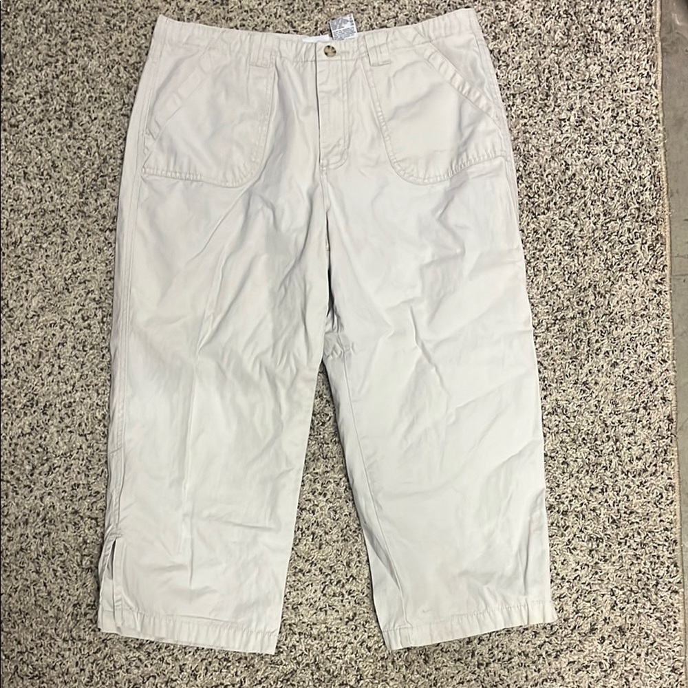White Stag Ladies size 14 Khaki capris